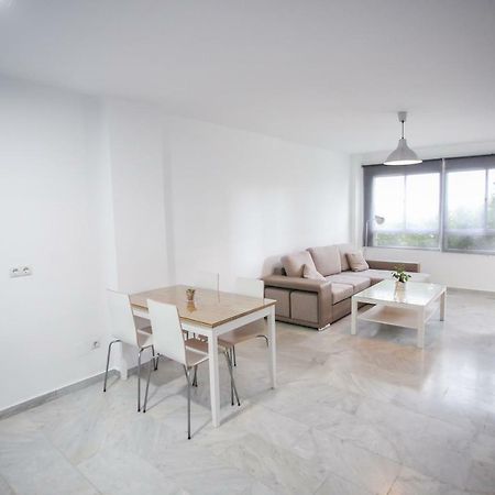 Apartamento En La Carihuela Con Piscina Y Parking, Al Lado De La Playa Apartment ตอร์เรโมลิโนส ภายนอก รูปภาพ