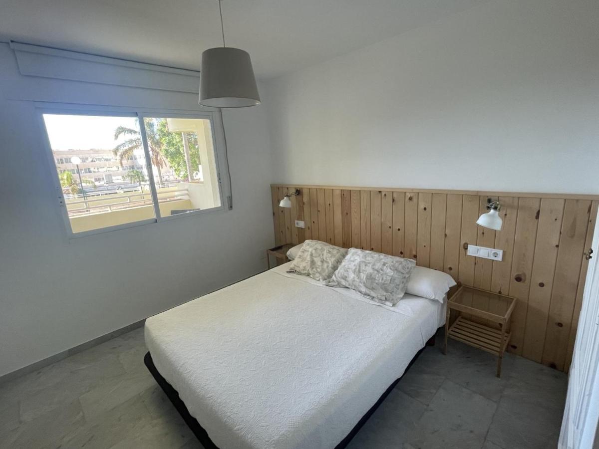 Apartamento En La Carihuela Con Piscina Y Parking, Al Lado De La Playa Apartment ตอร์เรโมลิโนส ภายนอก รูปภาพ