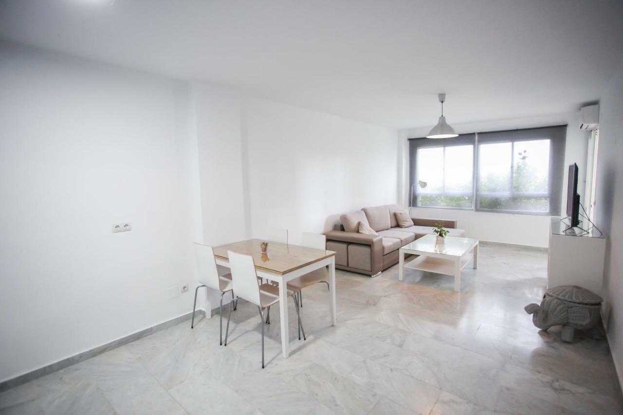 Apartamento En La Carihuela Con Piscina Y Parking, Al Lado De La Playa Apartment ตอร์เรโมลิโนส ภายนอก รูปภาพ