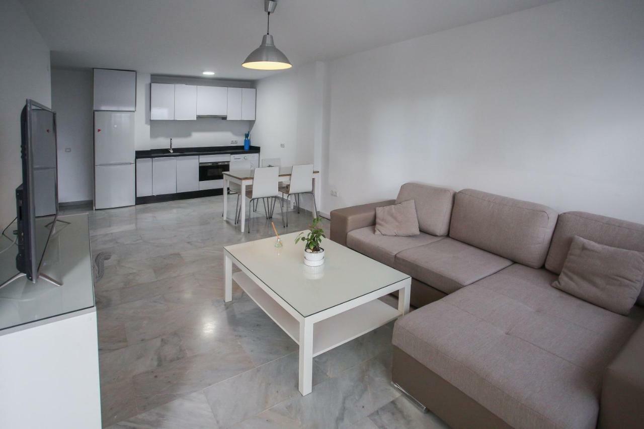 Apartamento En La Carihuela Con Piscina Y Parking, Al Lado De La Playa Apartment ตอร์เรโมลิโนส ภายนอก รูปภาพ